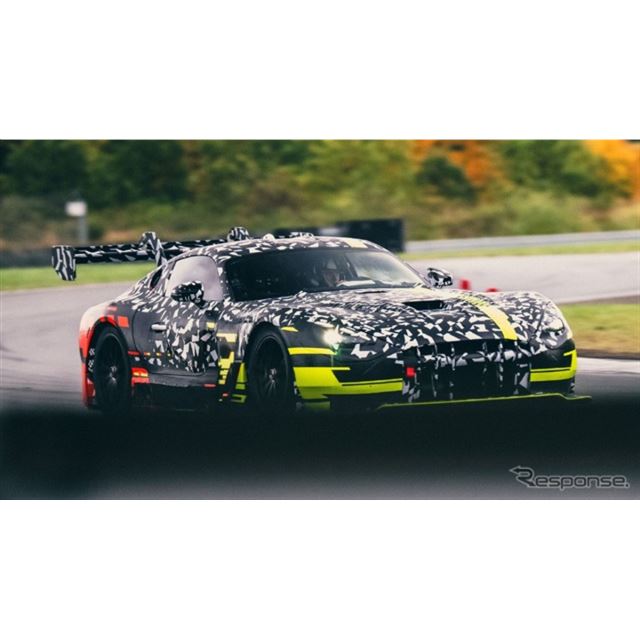 メルセデスAMGは、現在開発を進めている『コンセプトAMG GTトラックスポーツ』の最新プロトタイプの写真を...