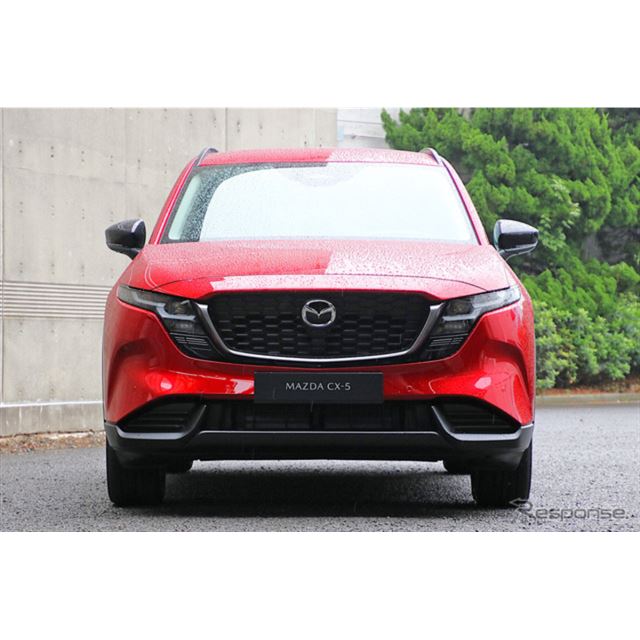 マツダは「ジャパンモビリティショー2025」に3代目『CX-5』を出展した。マツダの重要な柱の1台であるこのク...