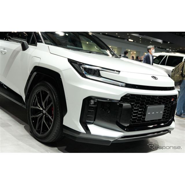 カスタムエディション ヤリス RAV4 オーリス ヴォクシー エスクァイア