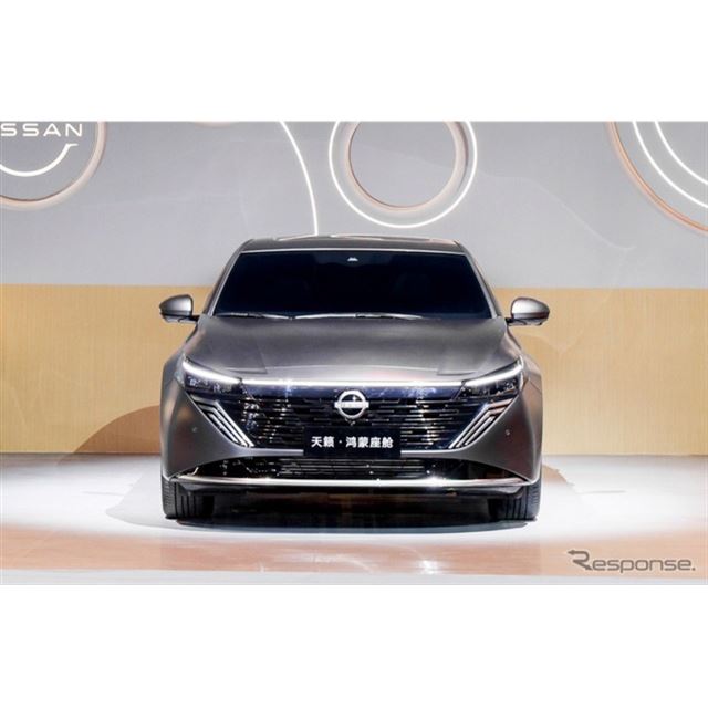 日産自動車の中国合弁会社の東風日産は11月21日、広州モーターショー2025において、4ドアセダン『ティアナ...