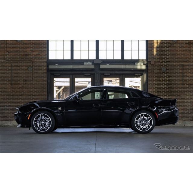 ステランティス傘下のダッジブランドは、マッスルカー『チャージャー スキャットパック』の4ドア版の受注を...