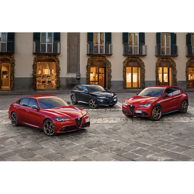 ステランティス ジャパンは2025年11月26日、アルファ・ロメオの「ジュリア」と「ステルヴィオ」に特別仕様...