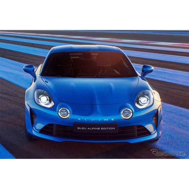 アルピーヌ・ジャポンは11月27日、アルピーヌブランドを象徴するボディカラー「ブルー アルピーヌM」を纏っ...