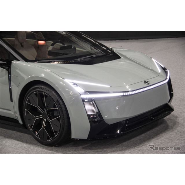 トヨタは29日、「ジャパンモビリティショー2025」で『カローラコンセプト』を世界初公開した。これに対しSN...