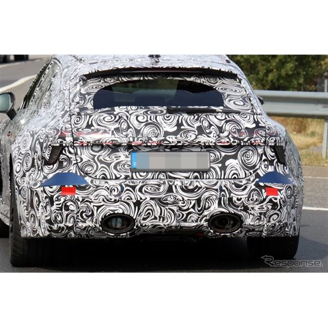 �A�E�f�B�͍�2025�N�A���C���i�b�v��͂́wA6�x�̐V�^�𔭕\�����B�����āA�V���[�Y�̒��_�ɌN�Ղ��郂���X...