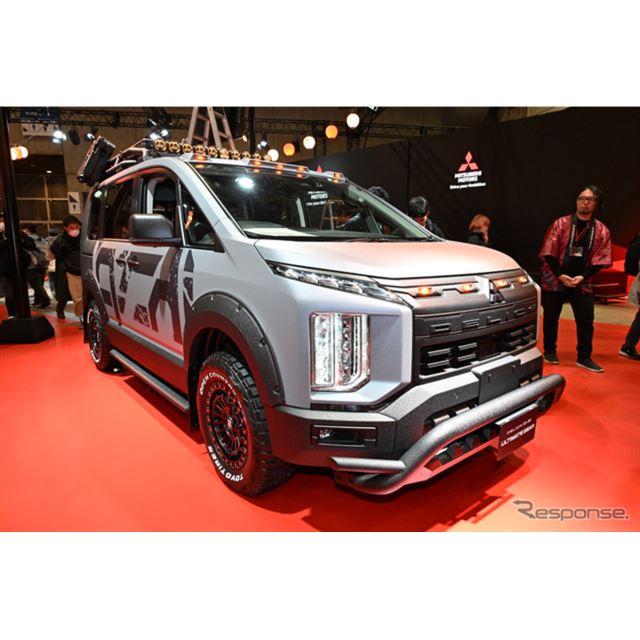 三菱自動車は「東京オートサロン2026」の会場を「デリカ祭り」に仕立て、新型『デリカD:5』と新型『デリカ...