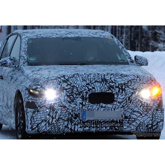 メルセデスベンツのミッドサイズ次世代サルーン、『Eクラス』電気バージョン（BEV）の最新プロトタイプをカ...