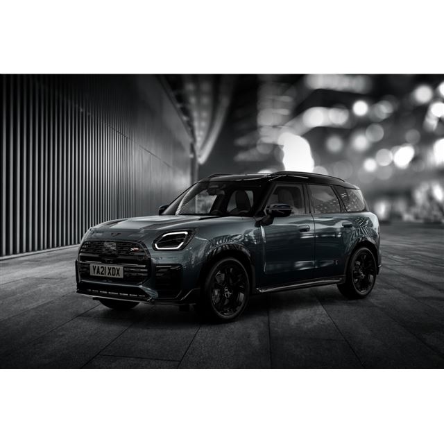 BMWジャパンは2026年1月29日、コンパクトSUV「MINIカントリーマン」にスポーティーな装備を採用した「Shado...