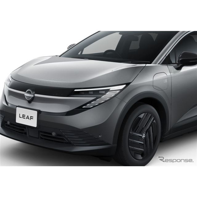 日産自動車は1月29日、55kWhのバッテリーを搭載した新型『リーフ』の「B5」グレードを発表した。価格は438...