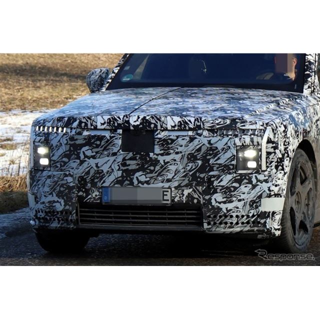 ロールスロイスが開発中の新型電気SUVプロトタイプを、スクープ班のカメラが捉えた。ロールスロイスが市場...