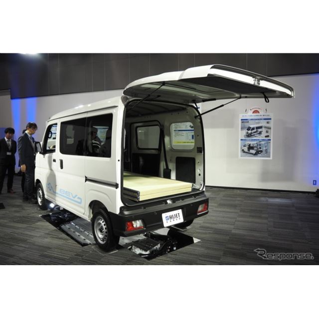 ダイハツ工業は2月2日、同社初の量産バッテリーEV（BEV）『e-ハイゼットカーゴ』、『e-アトレー』を全国で...