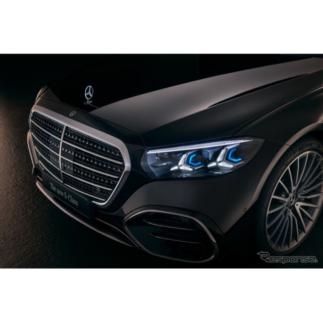 メルセデスベンツは1月29日、欧州で最上位セダン『Sクラス』の改良新型を発表した。SNSでは、「夜道で威圧...