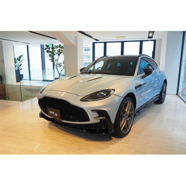 �p�A�X�g���}�[�e�B����2026�N2��26���A�n�C�p�t�H�[�}���XSUV�uDBX S�v�ƃn�C�p�t�H�[�}���X�X�|�[�c�J�[...