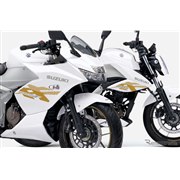 スズキ ジクサーSF250(左)とジクサー250(右)の新色