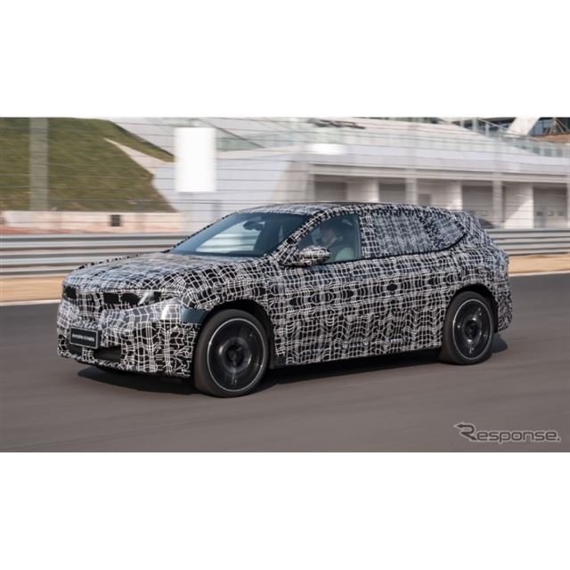 BMWは、『iX3ロングホイールベース』を北京モーターショー2026で世界初公開する。プロトタイプの写真を公開...