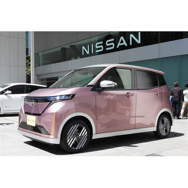 日産自動車は2026年4月16日、軽乗用電気自動車（BEV）「サクラ」をマイナーチェンジし、同日、注文受け付け...