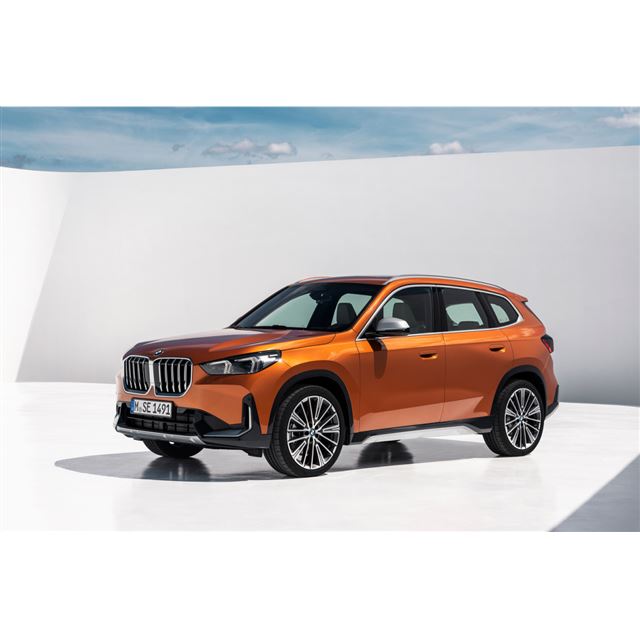 BMW�W���p����2026�N5��13���A�R���p�N�gSUV�uX1�v�̃��C���i�b�v�ɐV�O���[�h�uX1 sDrive20i M�X�|�[�c�v...