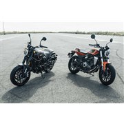 �n�[���[�_�r�b�h�\���́uX500�v�i�ʐ^���j�ƁuX350�v�i���E�j�B