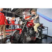 �z���_ CB400�X�[�p�[�t�H�A �V�^�̃G���W���n����E�N���b�`�����̌��i�鎭8��2026�j