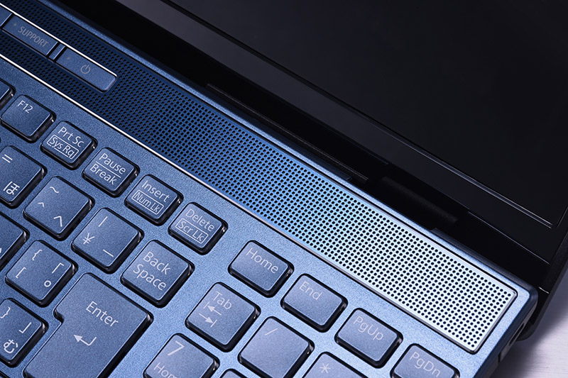 FMV LIFEBOOK AH77/E3