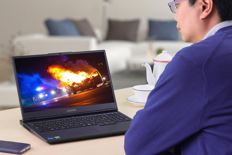 価格.com - [PR企画]ゲーミングノート「Lenovo Legion 560i