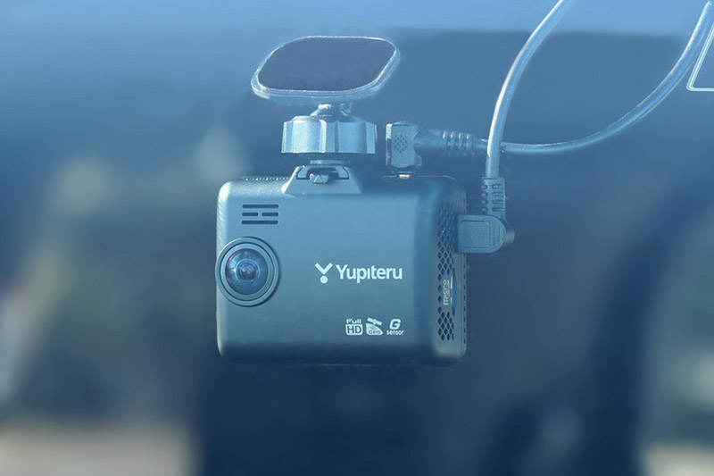 価格.com - [PR企画]リアデュアルカメラを搭載したユピテルの3カメラ