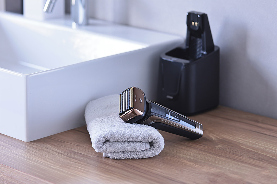 マクセルイズミ IZUMI シェーバー 6枚刃 自動洗浄機付 IZF-V991 価格.com - [PR企画]注目の6枚刃シェーバー イズミの「IZF-V991