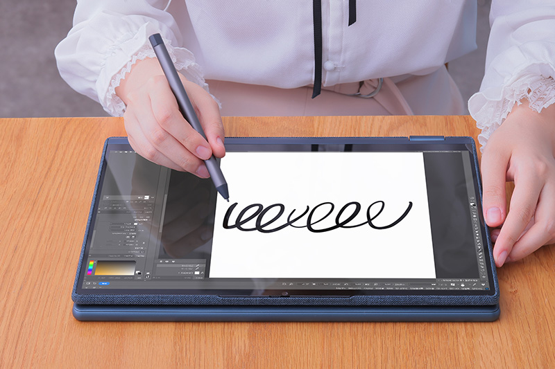 レノボ「Lenovo Yoga 670」