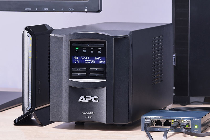 価格.com - [PR企画]APC「Smart-UPS SMT750J」でサーバーやネットワークを停電から守ろう