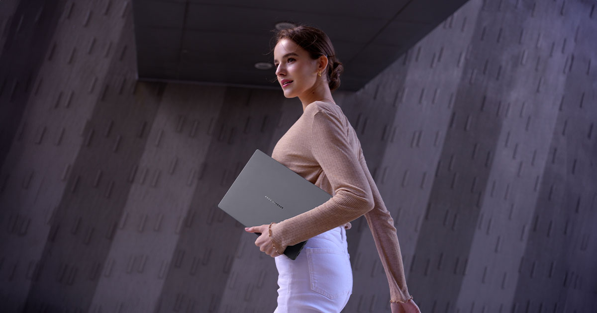 価格.com - [PR企画]洗練されたデザインと軽量ボディが魅力のASUS