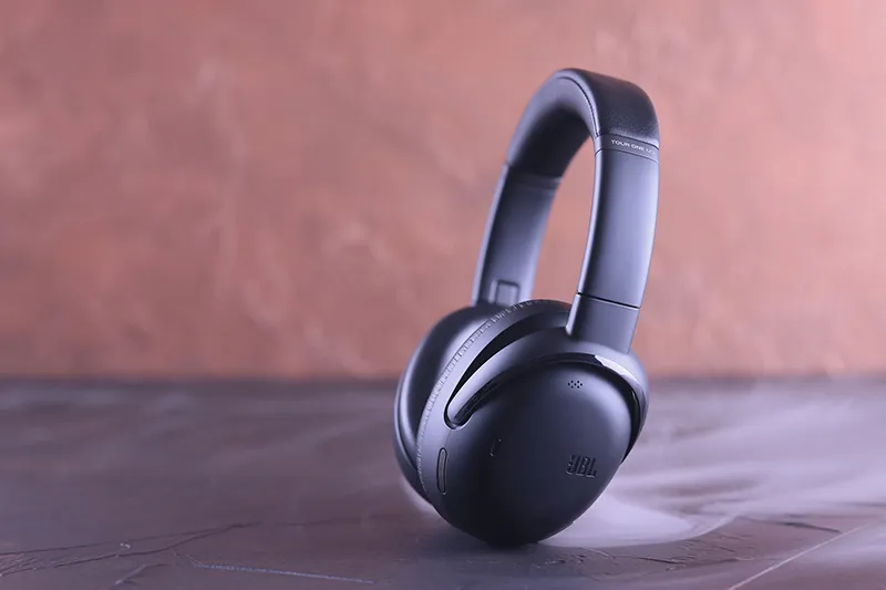 JBL Tour One M3 ノイズキャンセリング ヘッドホン Amazon.co.jp: JBL TOUR ONE M3 ハイブリッドノイズキャンセ