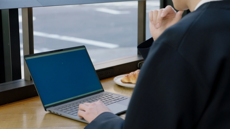  ASUSuZenbook SORAv