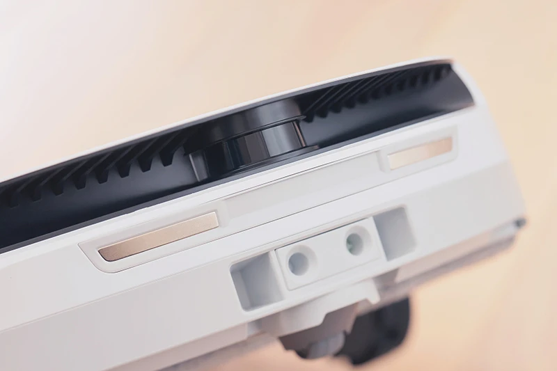 新型ロボット掃除機「Narwal Flow」