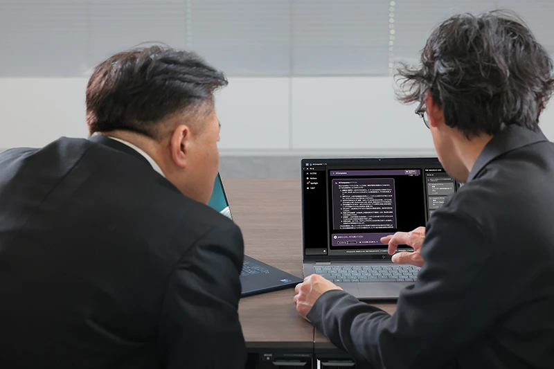 HP AI Companionの性能を確認する鎌田