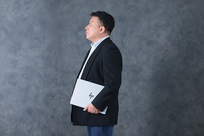 コンパクト設計のHP OmniBook 7