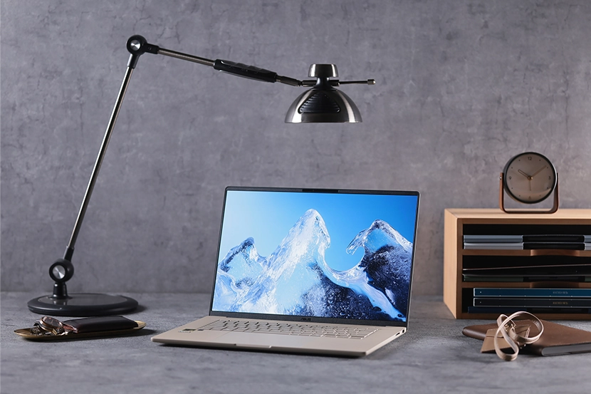 ASUS「Zenbook SORA 16」の外観