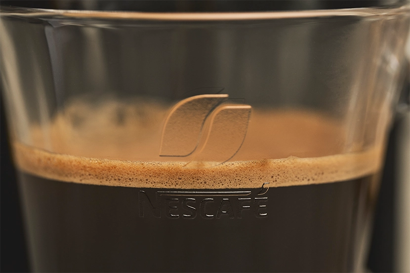ネスカフェ ゴールドブレンド バリスタ kotone で抽出したコーヒーのクレマ