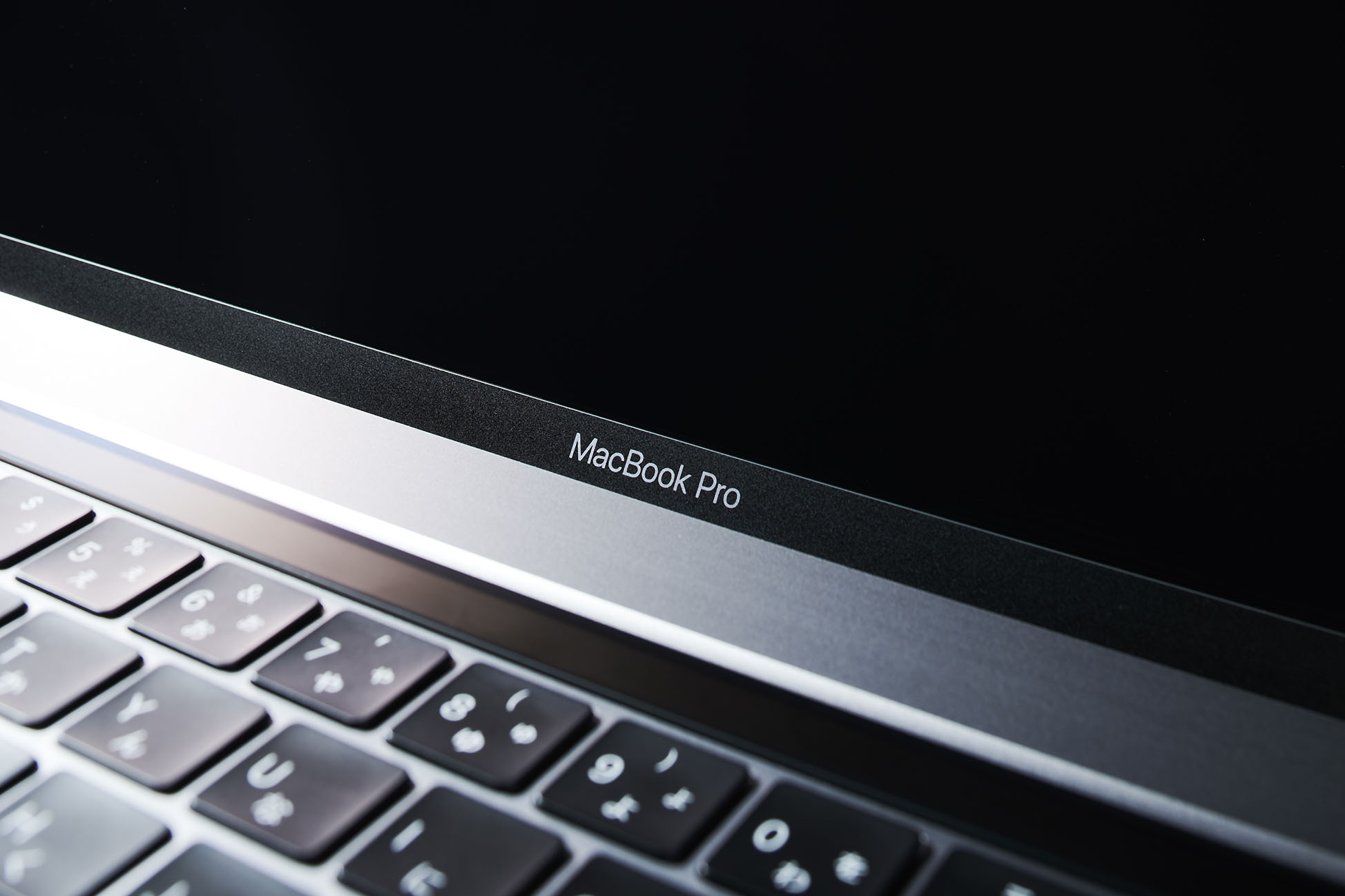 16インチの全能感たるや｜Apple MacBook Pro Retinaディスプレイ 2300/16｜価格.com インプレッション