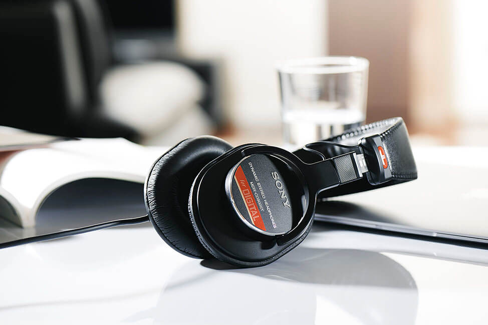 変わらないことの価値｜SONY MDR-CD900ST｜価格.com インプレッション