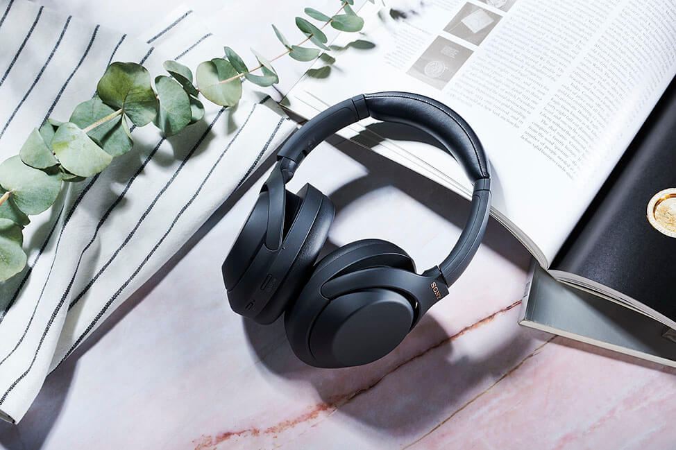 生活の質を上げる音｜SONY WH-1000XM4｜価格.com インプレッション