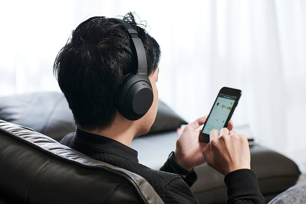 生活の質を上げる音｜SONY WH-1000XM4｜価格.com インプレッション