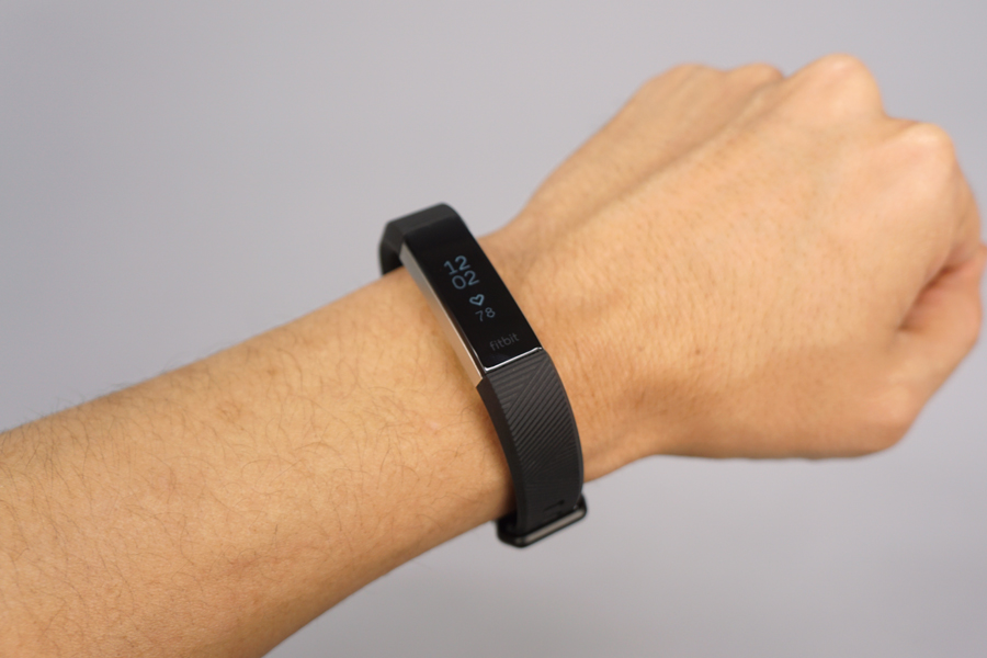 Fitbit Alta HR」最速レビュー！ 眠りの質や心拍数が測れるようになっ 
