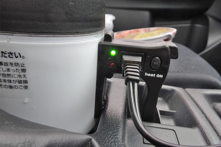 車内でお湯を沸かせる 車用電気ケトル で作ったラーメンがウマい 価格 Comマガジン