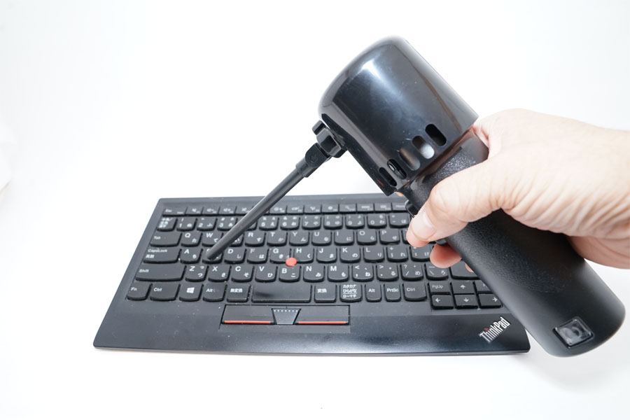 JԂgudGA_X^[vŃGRɃzR𐁂΂