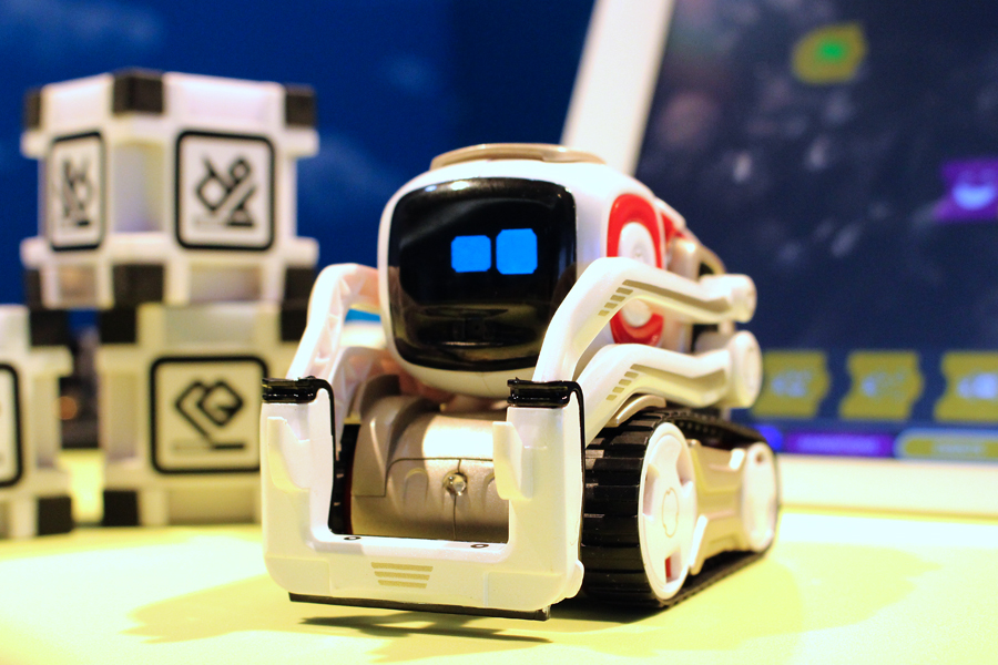 ディズニーのウォーリー!? 心を持つロボット「COZMO（コズモ）」が 