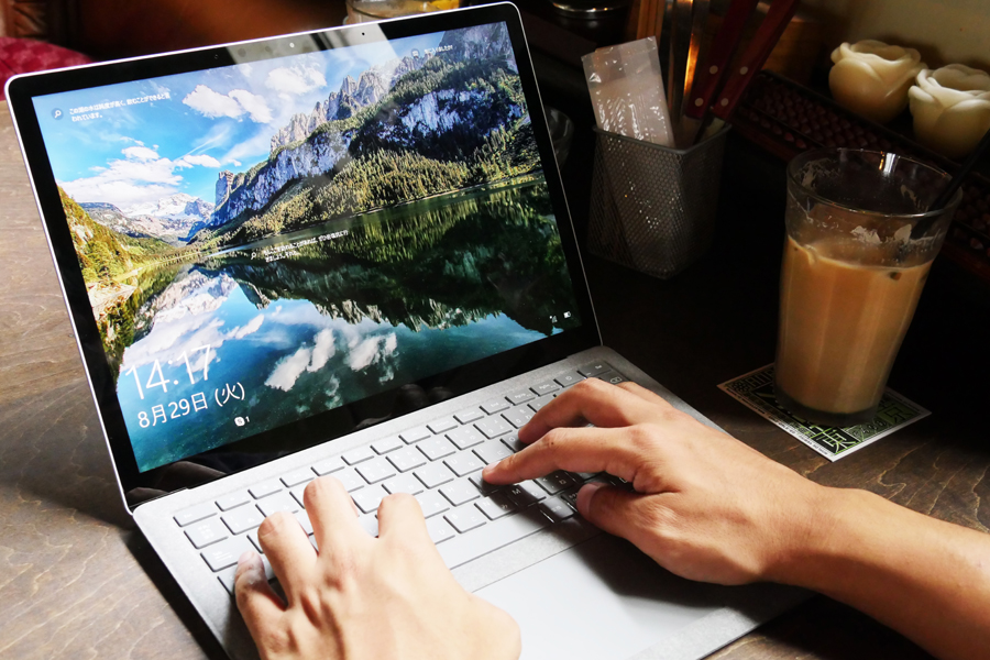 使ってわかる Surface Laptop は素直に欲しいと思える純粋なwindowsノート 価格 Comマガジン