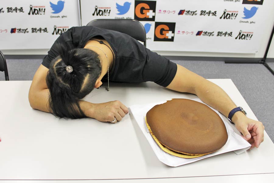 夢みたい 直径30cm 重さ2kgの超巨大どら焼きを食べてみた 価格 Comマガジン 夢みたい 直径30cm 重さ2kgの超巨大どら焼きを食べてみた 価格 Comマガジン