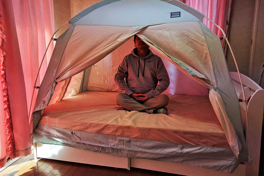 寒い夜もぬくぬく♪ 「室内専用テント」の中で眠れば暖房いらず