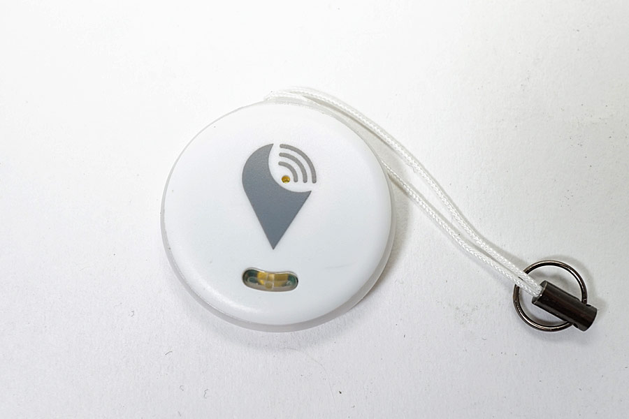 なくしやすいものに付けておけば位置情報や音で場所を知らせる Trackr 価格 Comマガジン