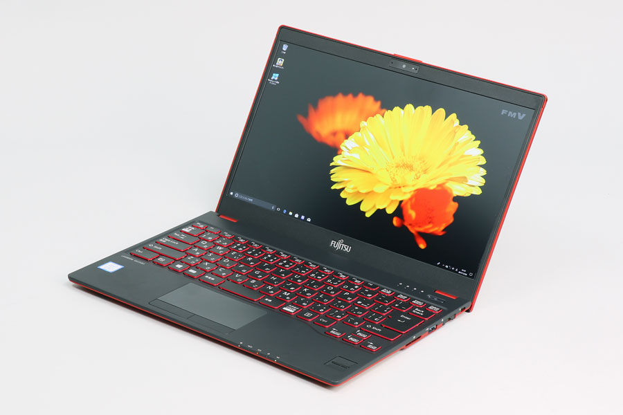 約748gで4コアCPUを搭載した超軽量モバイルノート「FMV LIFEBOOK